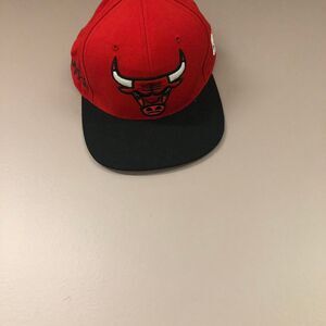 Mitchell-ness Men's Red and Black Hat